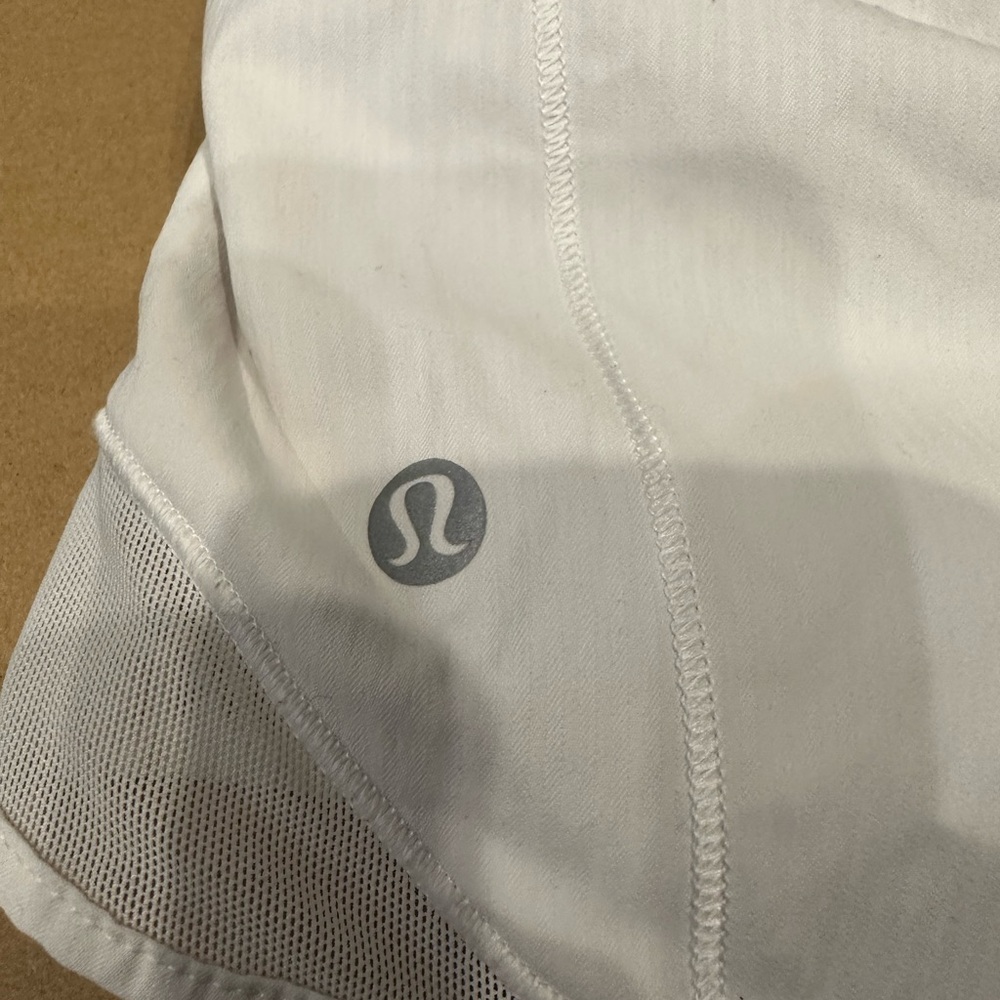 lululemon White Athletic Shorts tag ripped out of back fit like sz 6 soldas is